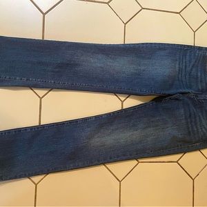 Ladies jeans. Straight leg slightly shaded comfortable fitting jeans.